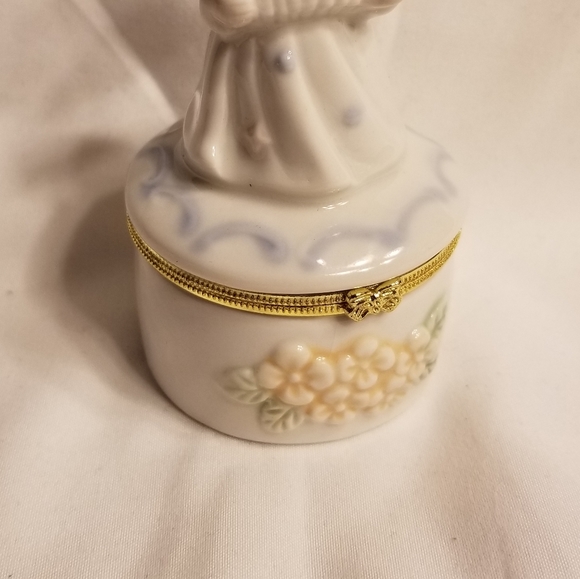Vintage Angel Trinket Box - Picture 7 of 7